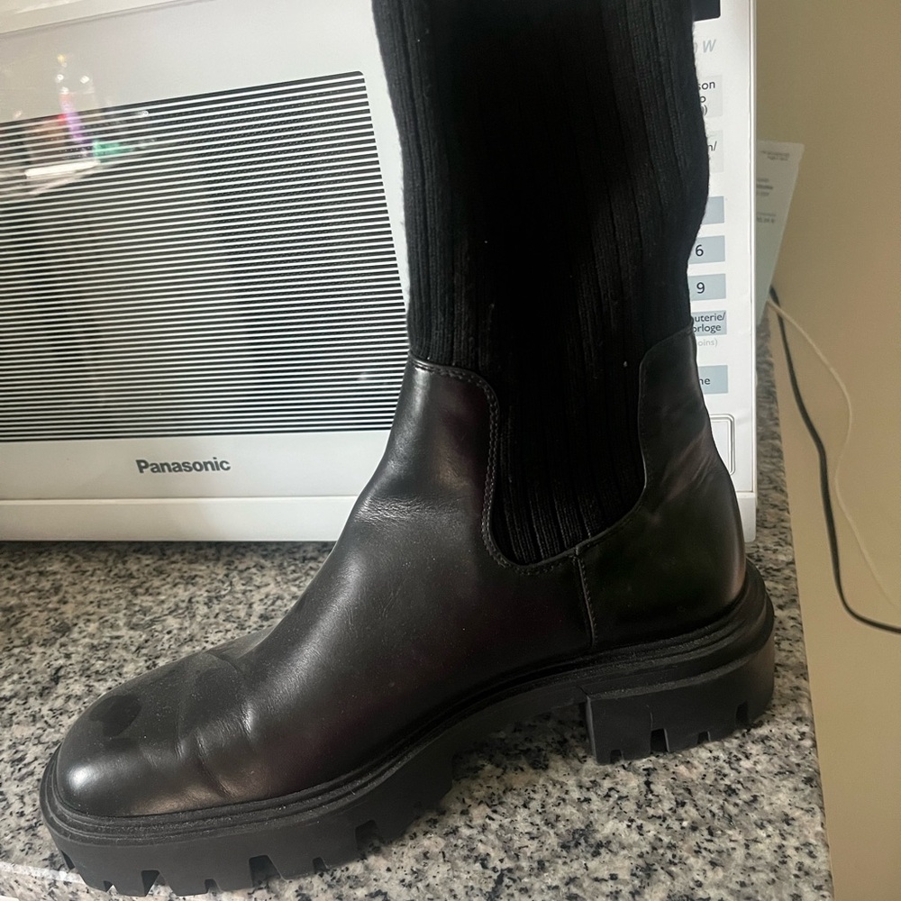 Black Leather women’s Boots
Brand new